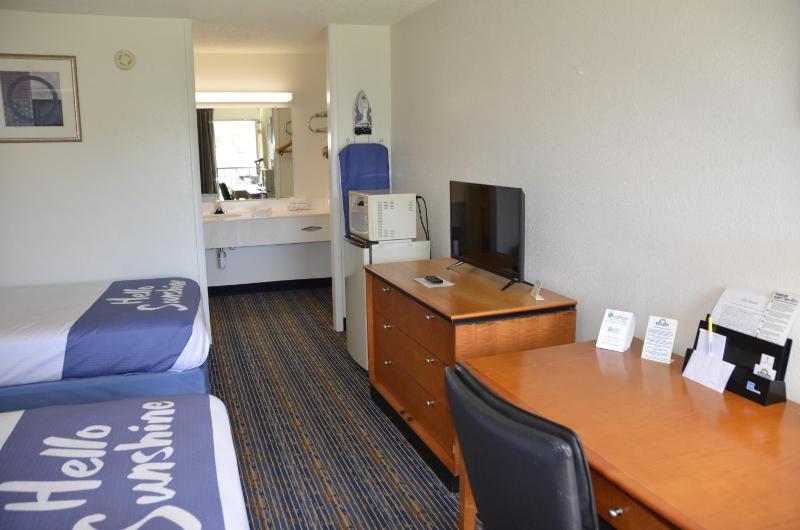 NDD1 Deluxe Double Room with Two Double Beds - Non-Smoking image 4