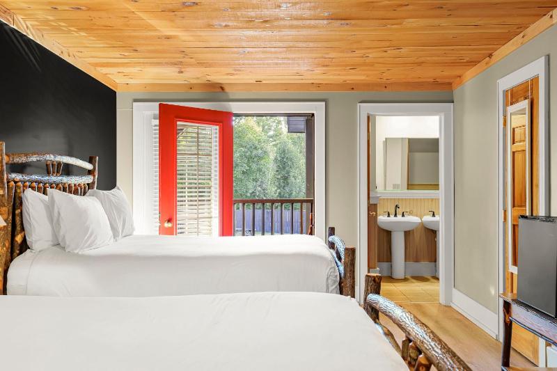 Deluxe Double Room image 1