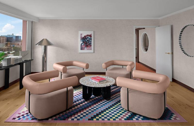 Renaissance Austin Downtown Hotel - image 11