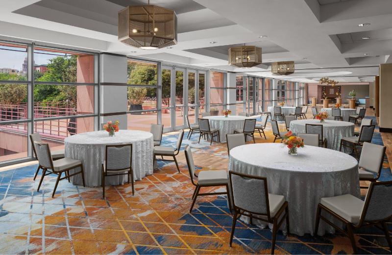 Renaissance Austin Downtown Hotel - image 45