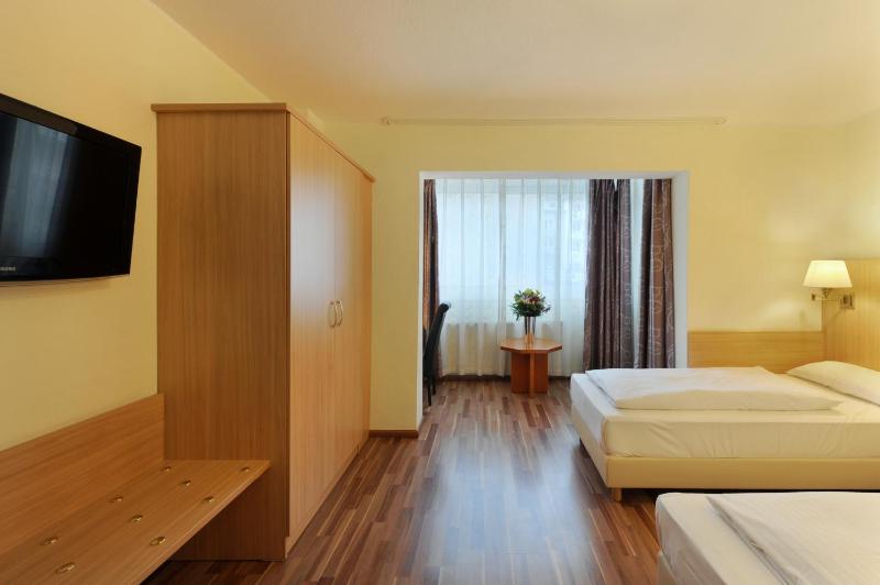 Double or Twin Room image 3