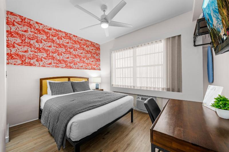 Standard Queen Room image 1