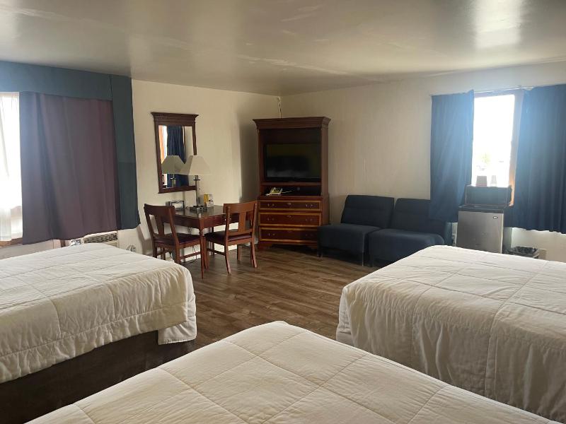 Family Room image 2