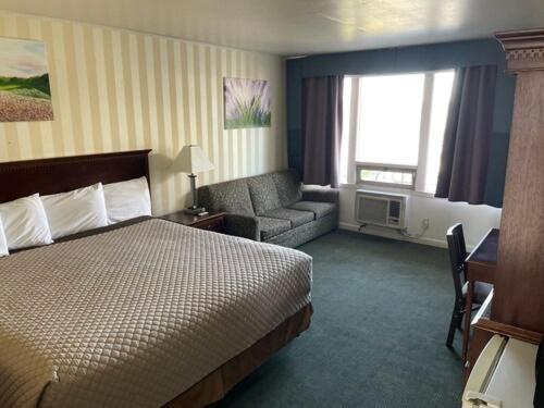 King Room image 2