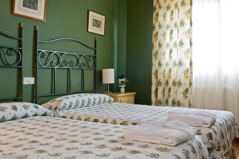 Double Room image 3
