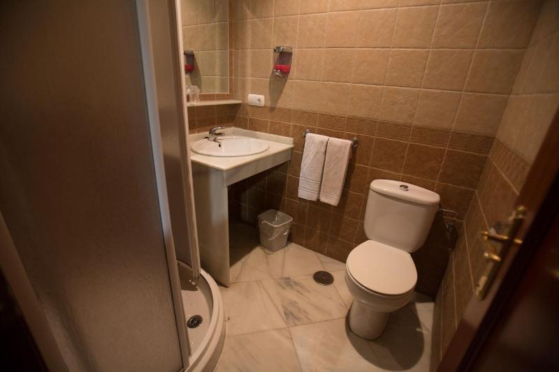 Twin Room image 1