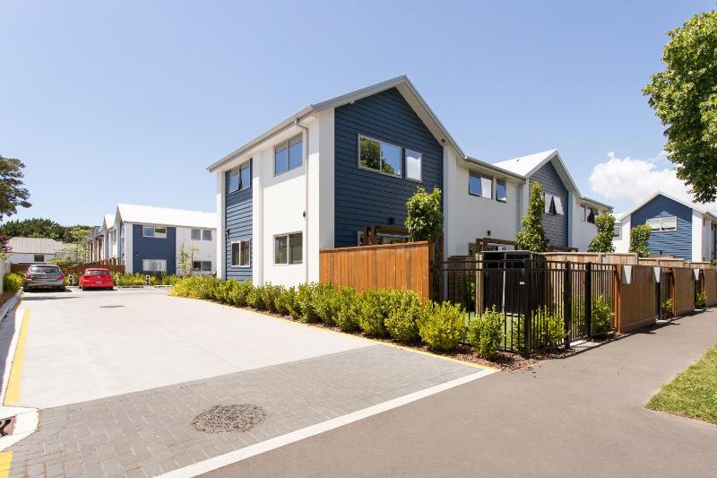 Location Plus Free Off St Park Handy Hospital - image 16