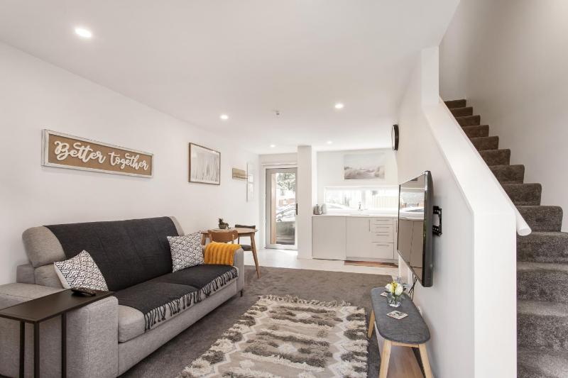 Location Plus Free Off St Park Handy Hospital - image 19