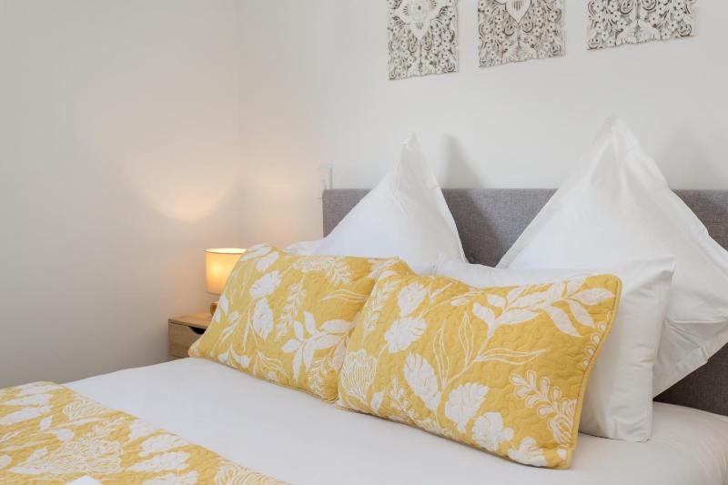 Location Plus Free Off St Park Handy Hospital - image 15