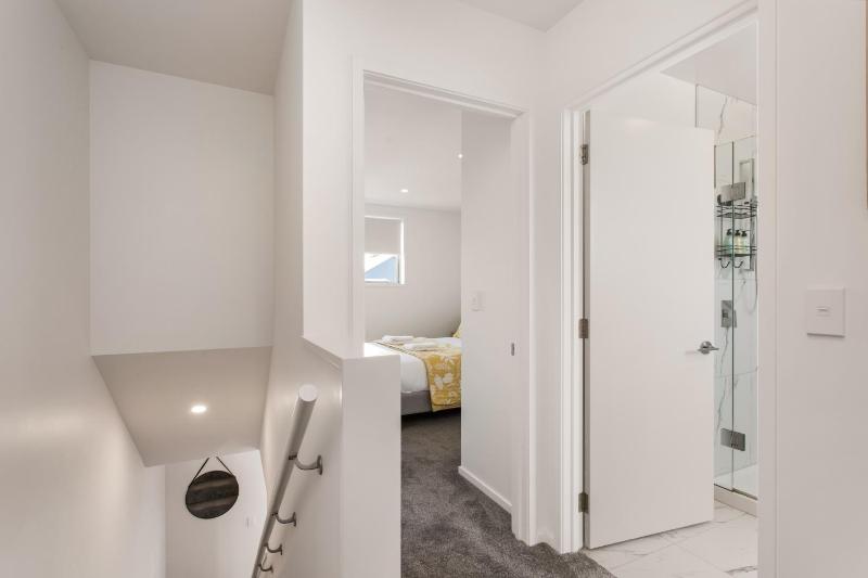 Location Plus Free Off St Park Handy Hospital - image 12