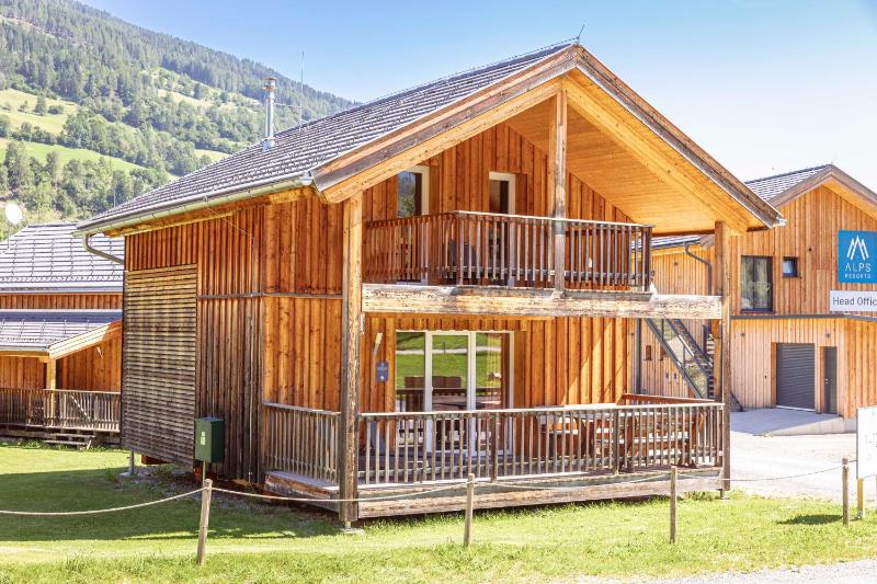 Chalet with 2 bedrooms & sauna image 3