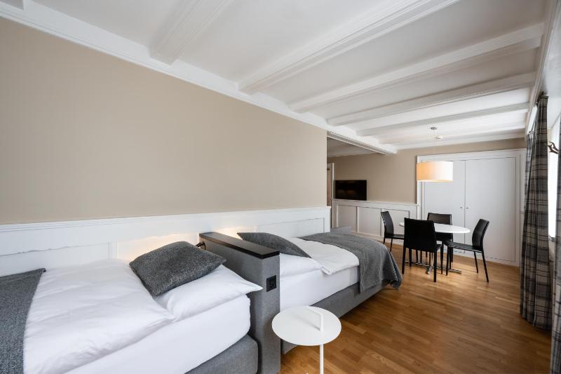 Standard Quadruple Room image 4