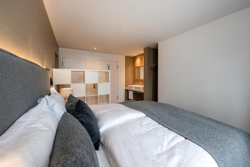 Standard Quadruple Room image 1