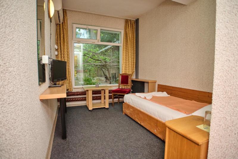 Single Room image 3