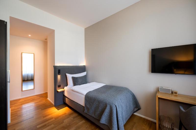 Standard Single Room image 3