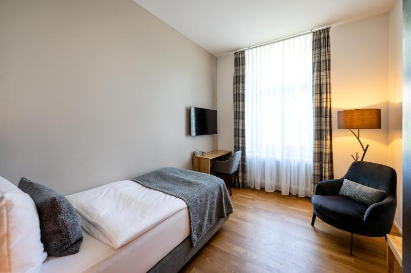 Standard Single Room image 4