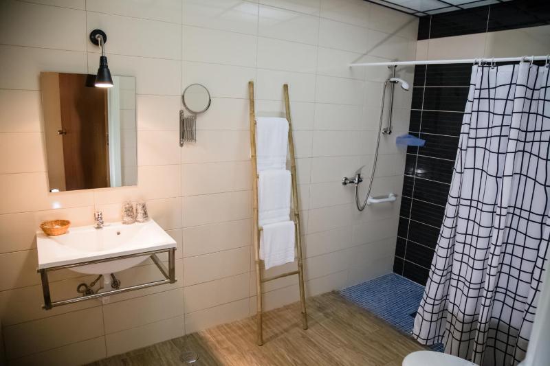 Twin Room image 2