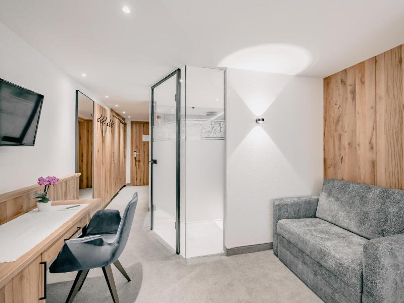 Deluxe Junior Suite image 3