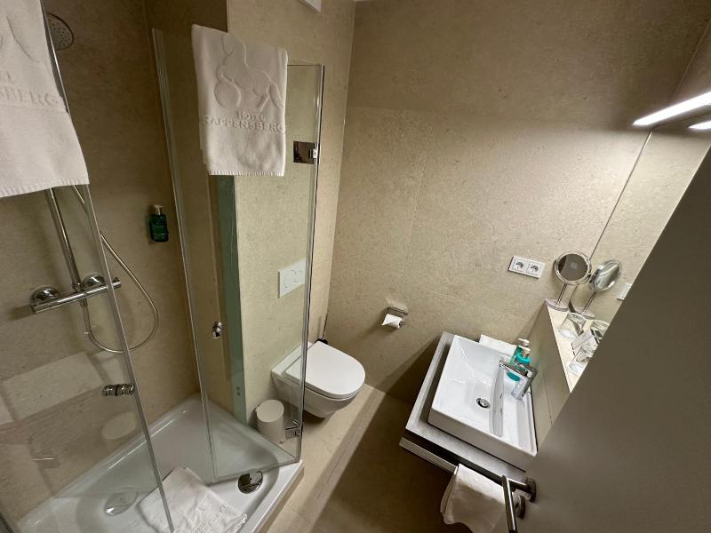 Small Double Room image 3