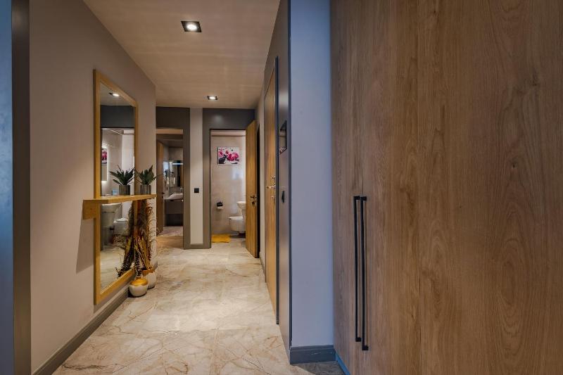 The Avery at Diamond in the City - image 5