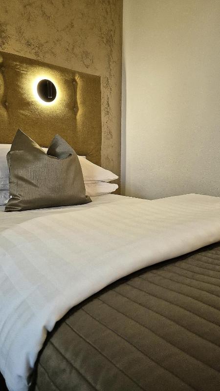 Superior Double Room image 4