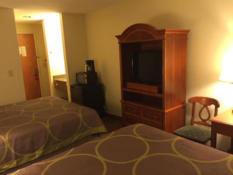 Double Room with Two Double Beds - Smoking image 3