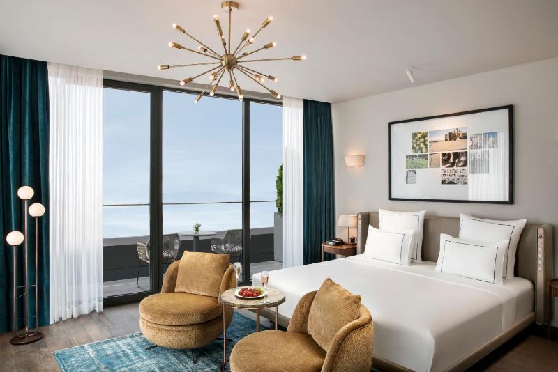 Terrace Room with Bosphorus View image 1