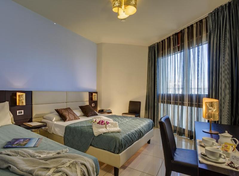 Triple Room with Sea View image 1