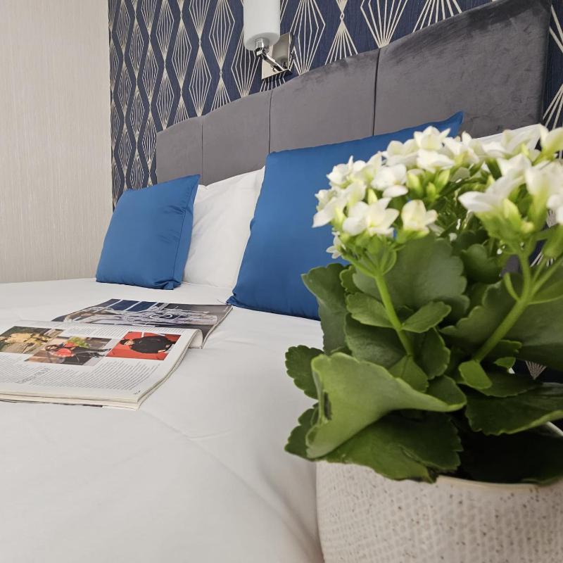 Double Room Ensuite image 2