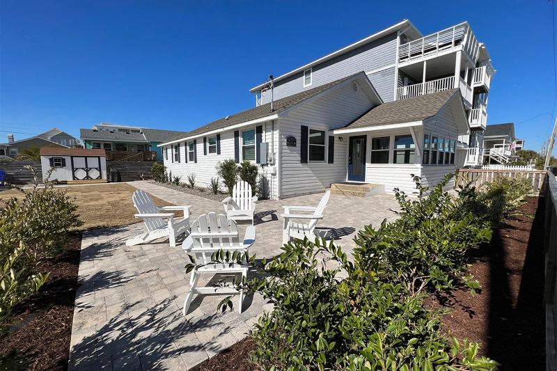 Sand Dollar Retreat by Sea Scape Properties - image 1