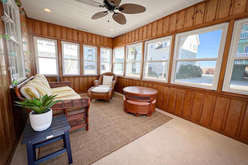Sand Dollar Retreat by Sea Scape Properties - image 14