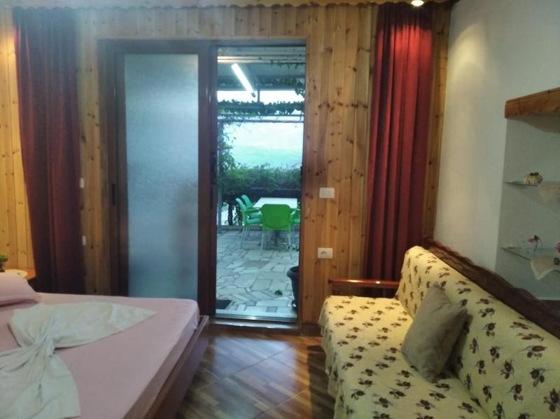 Deluxe Double Room with Extra Bed image 4
