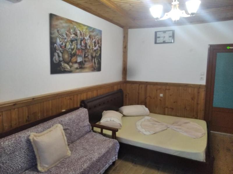 Deluxe Double Room with Extra Bed image 3