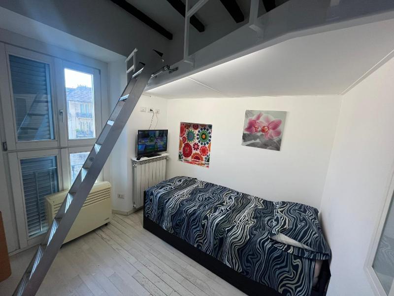 Studio (3 Adults) image 1
