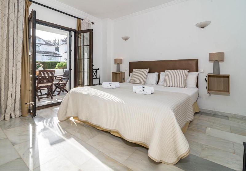 Stunning 2 bedroom Residence in Aldea Blanca - image 2