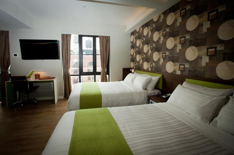 Queen Room with Two Queen Beds image 3