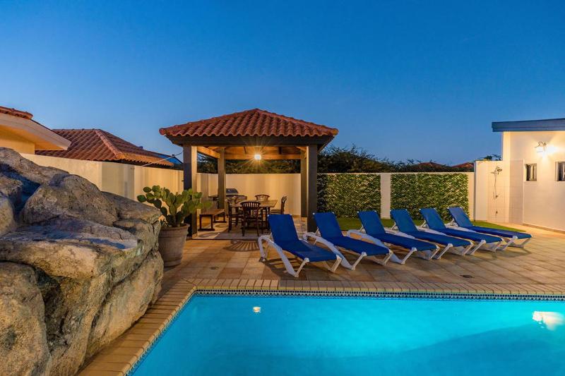 Private Esmeralda Villa - image 7