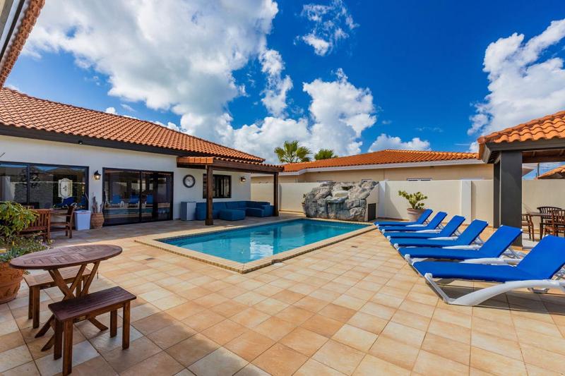 Private Esmeralda Villa - image 15