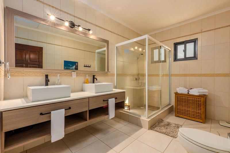 Private Esmeralda Villa - image 6