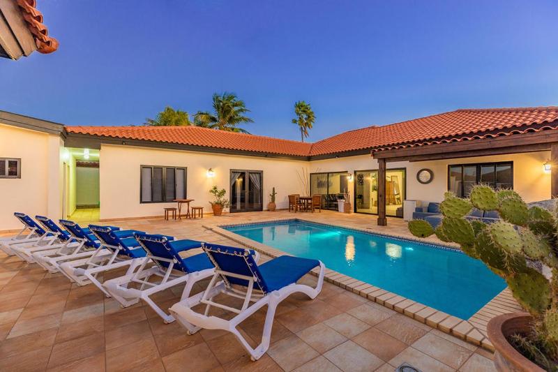 Private Esmeralda Villa - image 5