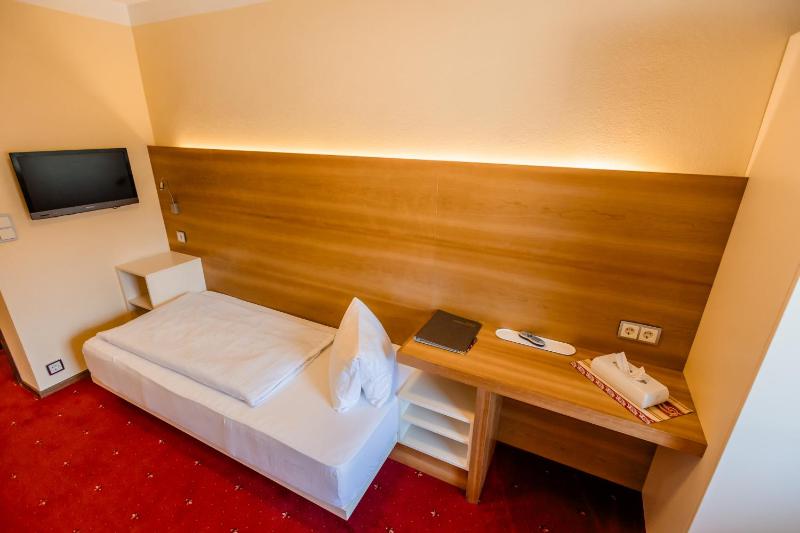 Single Room image 3