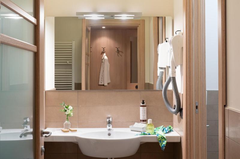 Double Room image 4