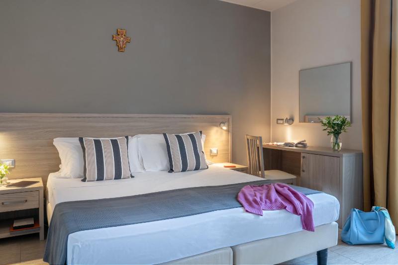 Double Room image 2