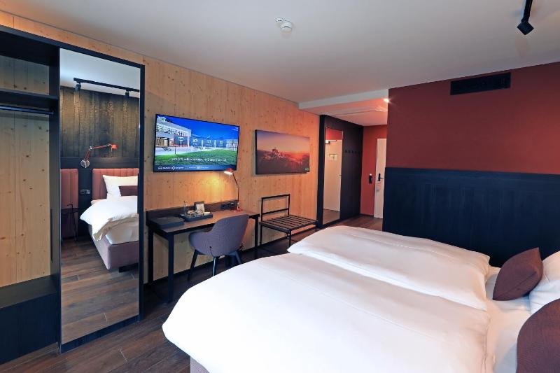Superior Double Room image 3