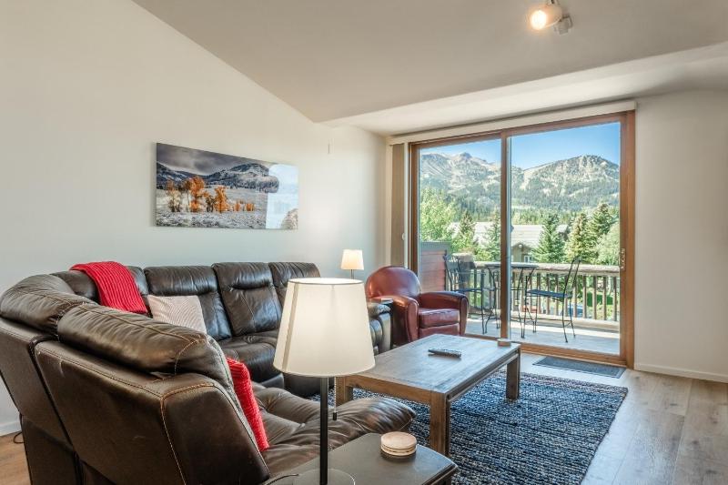 Snowcreek #793 Phase V - 3 Bedroom 3 Bath Sleeps 8 with Private 1 Car Garage - image 1
