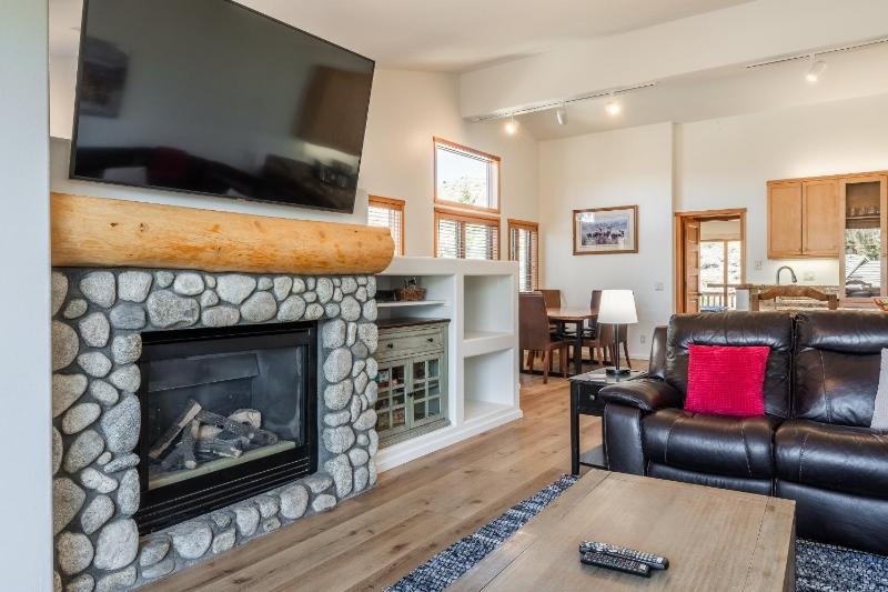 Snowcreek #793 Phase V - 3 Bedroom 3 Bath Sleeps 8 with Private 1 Car Garage - image 17