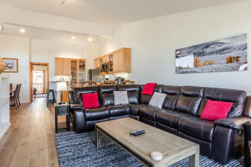 Snowcreek #793 Phase V - 3 Bedroom 3 Bath Sleeps 8 with Private 1 Car Garage - image 30