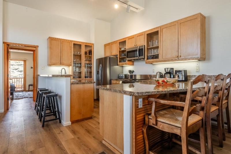 Snowcreek #793 Phase V - 3 Bedroom 3 Bath Sleeps 8 with Private 1 Car Garage - image 15
