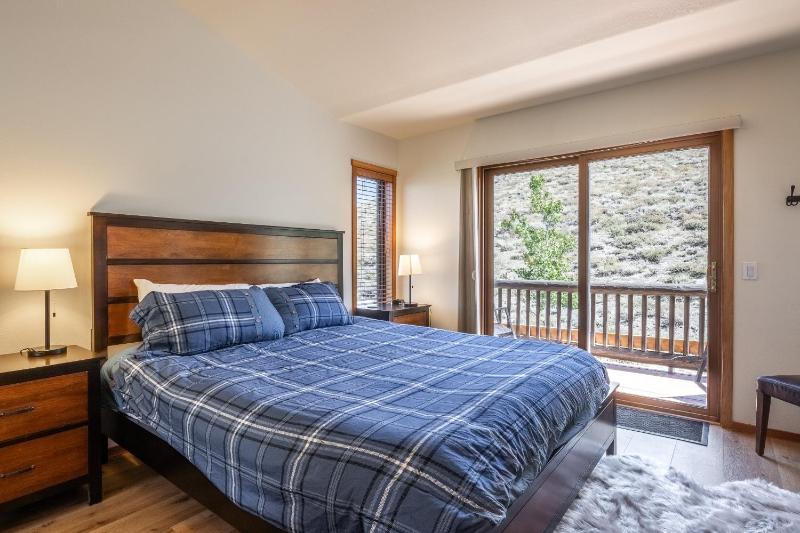 Snowcreek #793 Phase V - 3 Bedroom 3 Bath Sleeps 8 with Private 1 Car Garage - image 28