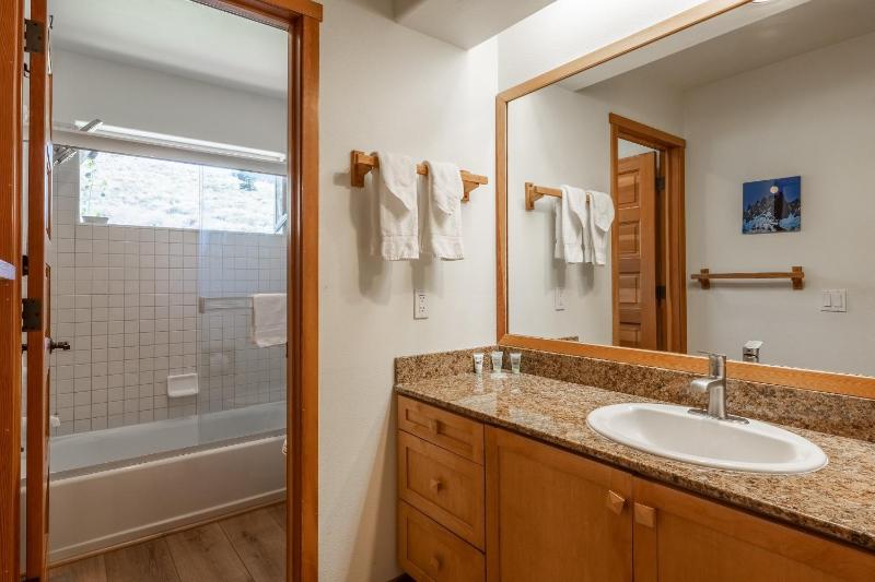 Snowcreek #793 Phase V - 3 Bedroom 3 Bath Sleeps 8 with Private 1 Car Garage - image 9